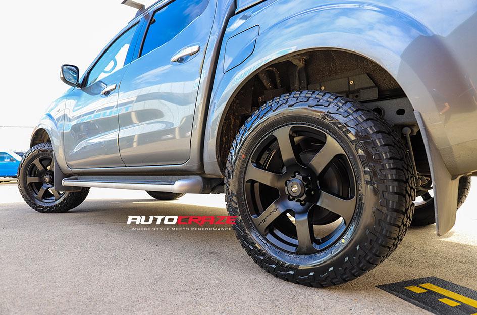 NISSAN NAVARA QUAKE SATIN BLACK